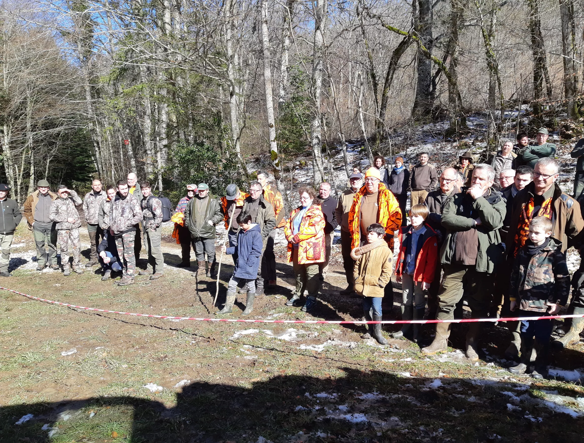 Participation de bénévoles aux captures de chevreuils dans l'Ain. © FDC01