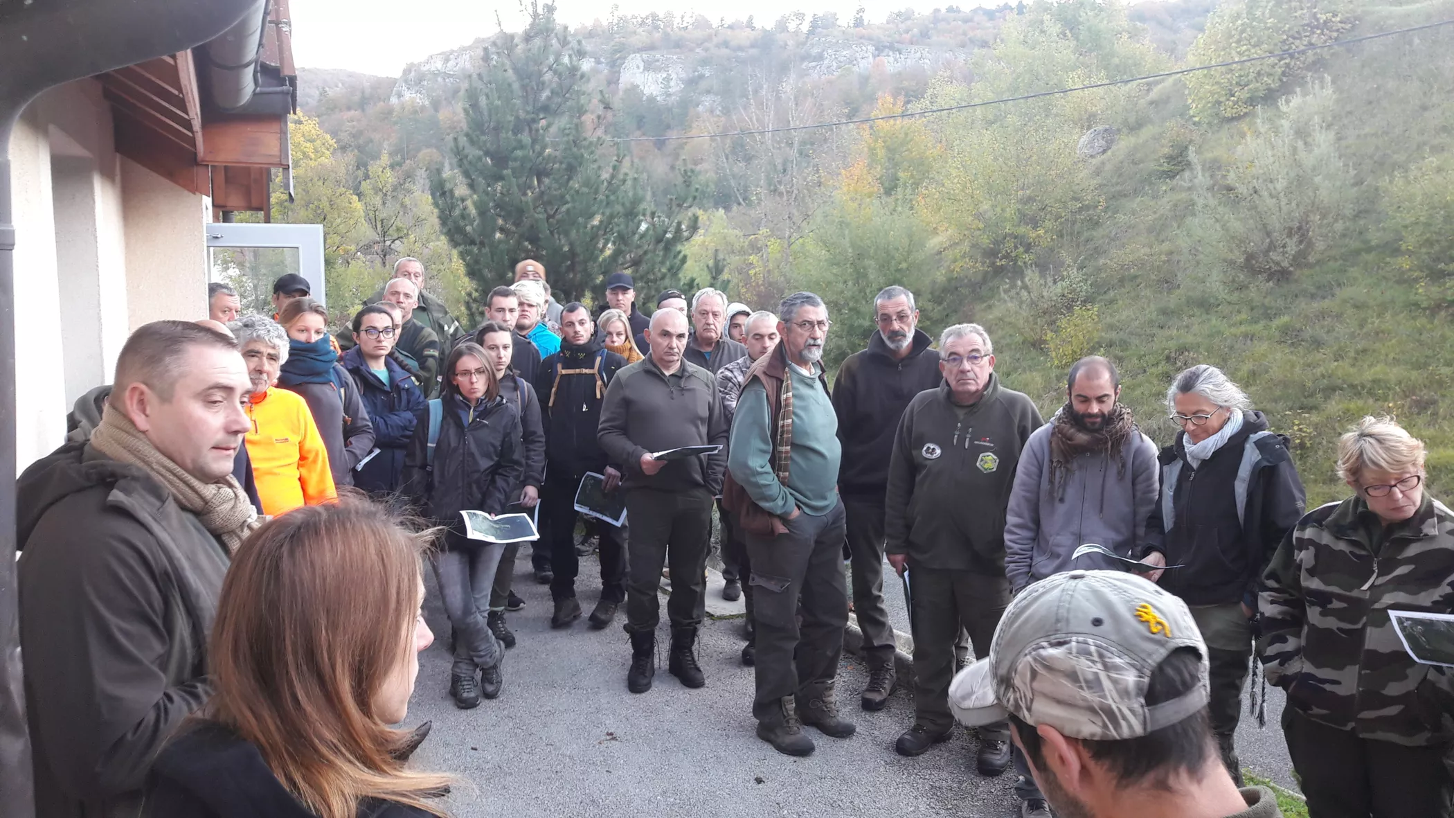 Bénévoles impliqués lors des captures de chevreuils sur la commune des Planches-en-Montagne © FDC39